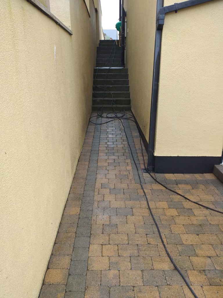 Side of house getting pressure cleaned